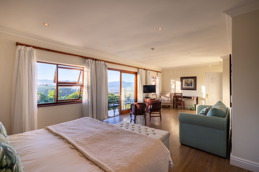 7 Bedroom Property for Sale in Bowtie Western Cape